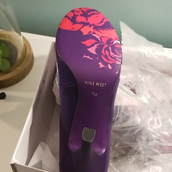 NEW IN BOX Nine West Pumps - Picture 4 of 5